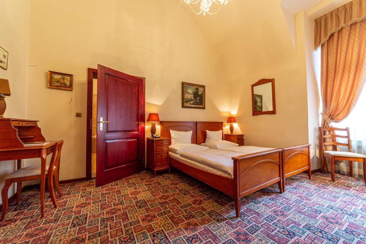 Chateau Zbiroh Exteriör bild