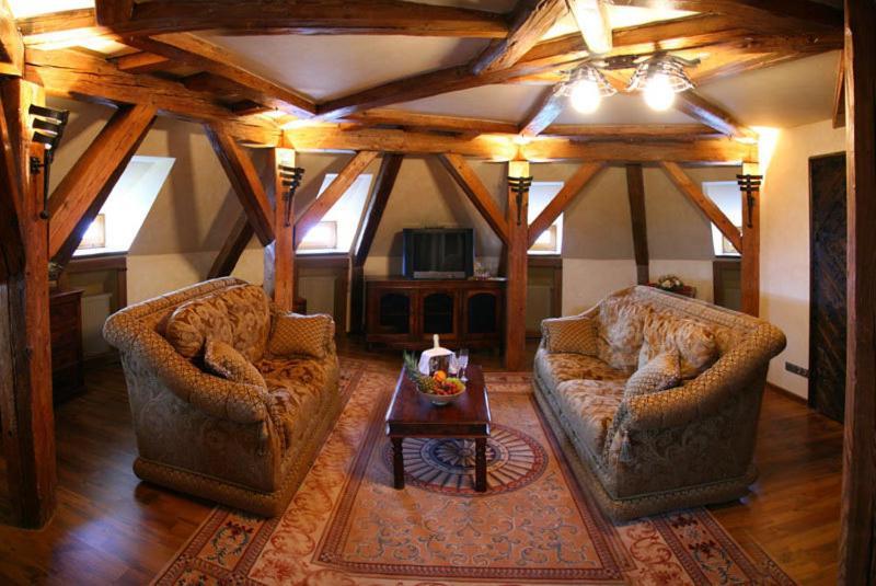 Chateau Zbiroh Rum bild