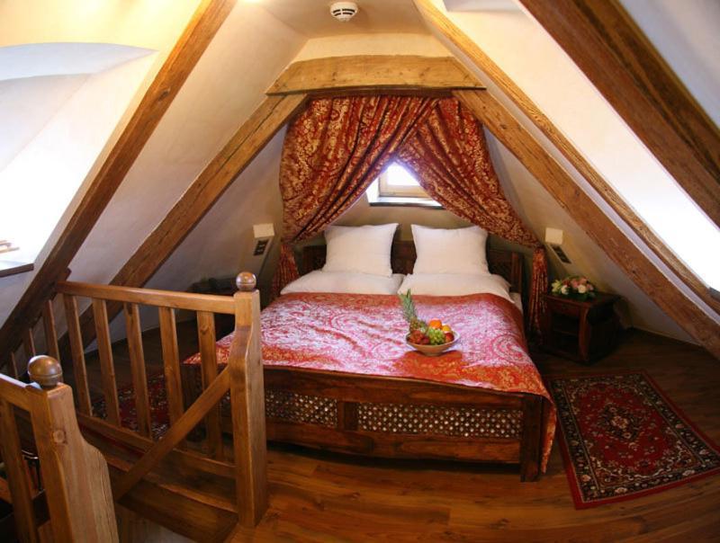 Chateau Zbiroh Rum bild