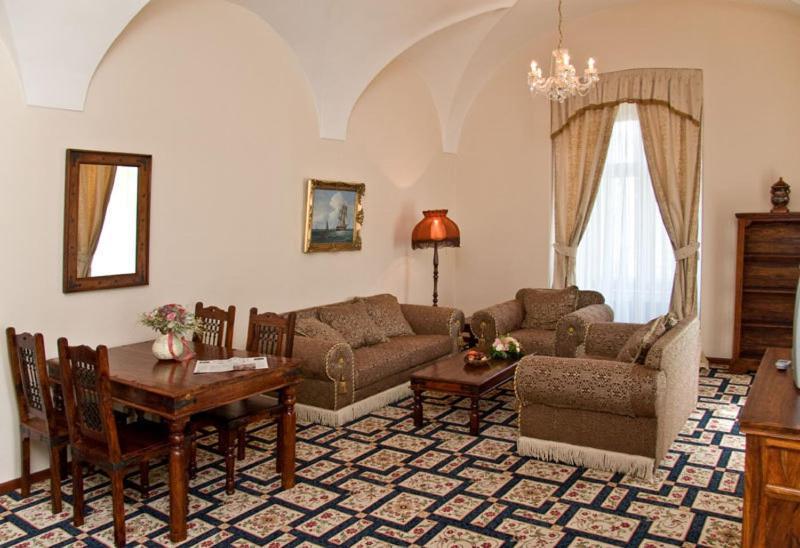 Chateau Zbiroh Rum bild