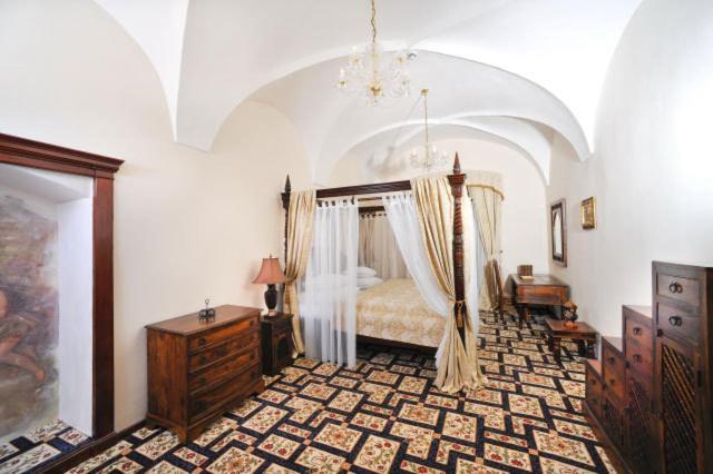 Chateau Zbiroh Rum bild