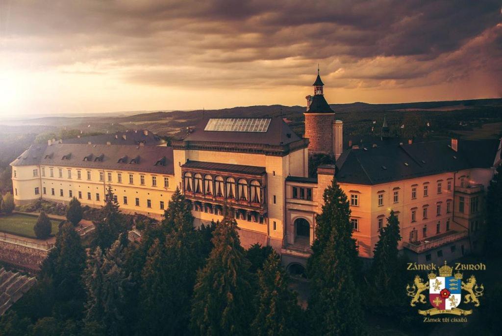 Chateau Zbiroh Exteriör bild